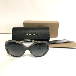 BNWT Burberry oversize sunglasses